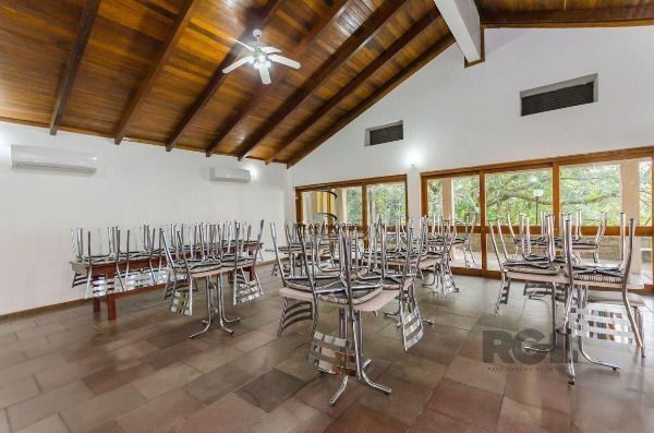 Apartamento em Porto Alegre, no bairro Teresópolis, com 2 dormitório(s), e 2 banheiros, à venda.