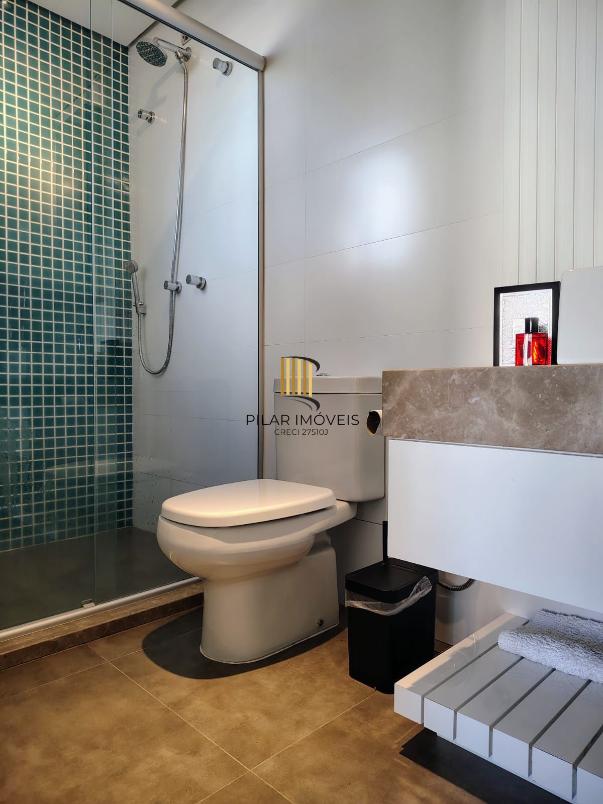 **Espetacular Casa de Condomínio com 3 suítes, Piscina com aquecimento**