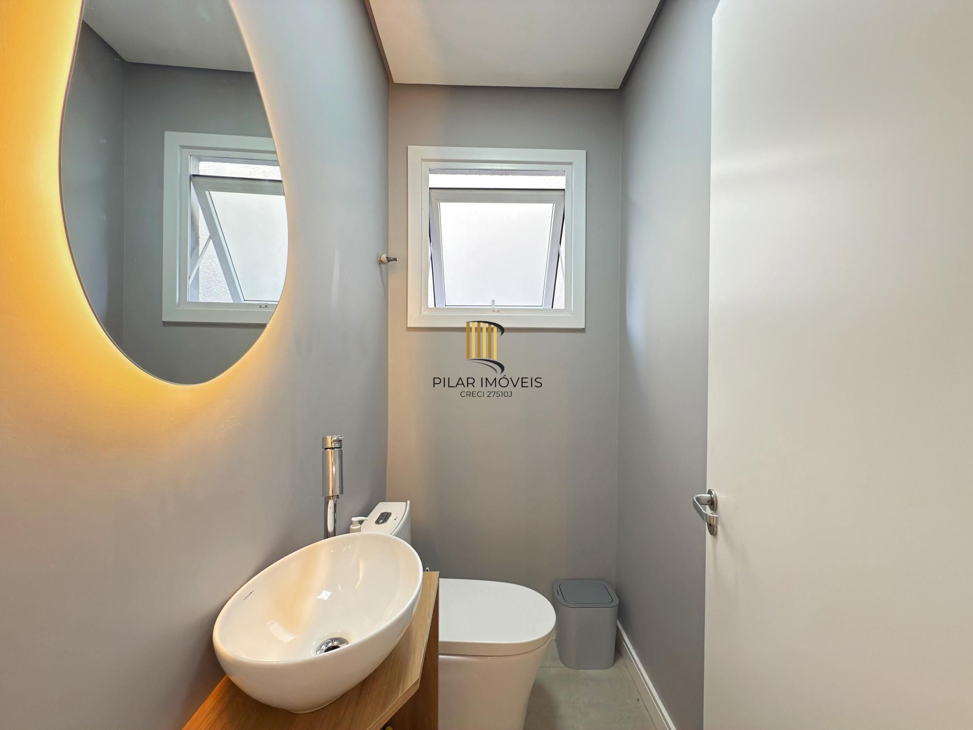 Casa moderna com 3 dormitórios com pátio grande e vista para o Rio Guaíba!