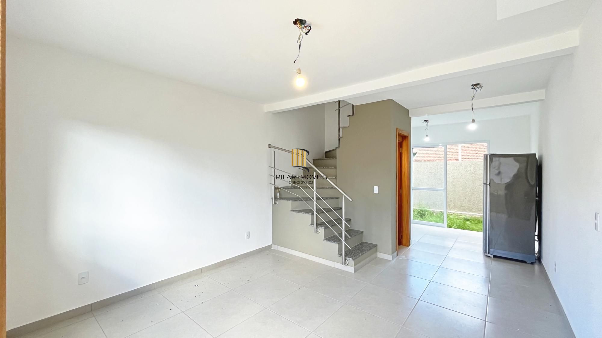 Casa Condominio em Porto Alegre, no bairro Vila Nova, com 2 dormitório(s), e 2 banheiros, à venda.