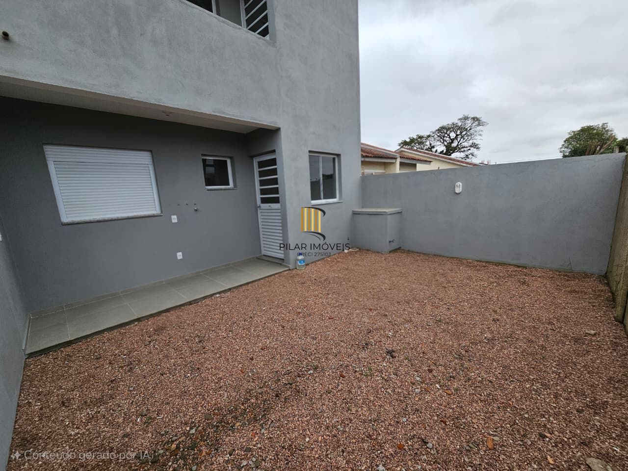 Casa em Porto Alegre, no bairro Restinga, com 2 dormitório(s), e 2 banheiros, à venda.