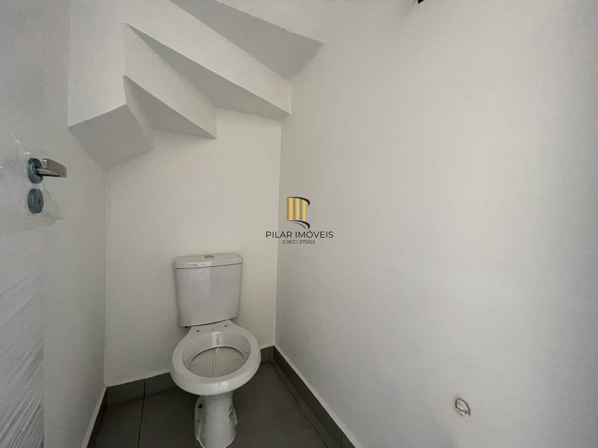 Casa Condominio em Porto Alegre, no bairro Nonoai, com 2 dormitório(s), e 2 banheiros, à venda.