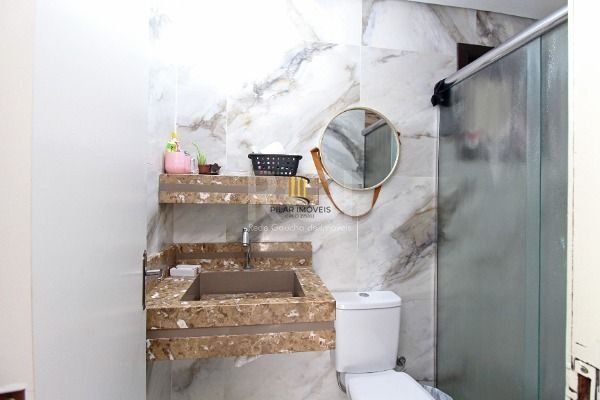 Casa Condominio em Porto Alegre, no bairro Ipanema, com 3 dormitório(s), e 3 banheiros, à venda.