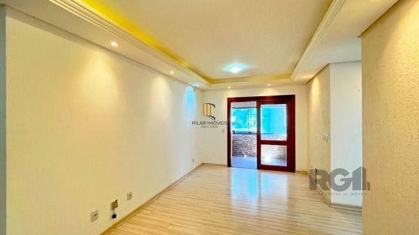 Apartamento 83m² - 3 dormitórios, 1 suíte, sacada e 1 vaga de garagem no bairro Camaquã
