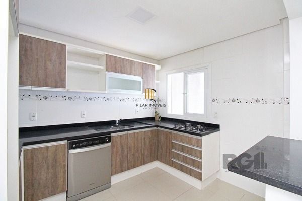 Casa em Porto Alegre, no bairro Hípica, com 3 dormitório(s), e 3 banheiros, à venda.
