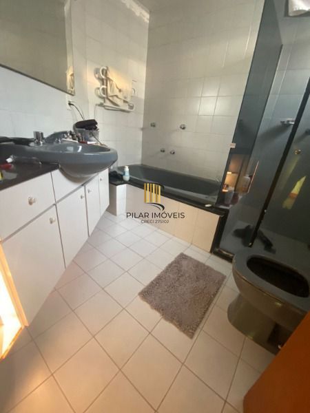Casa para Venda - 301m², 4 dormitórios, sendo 1 suites, 2 vagas - Bom Jesus