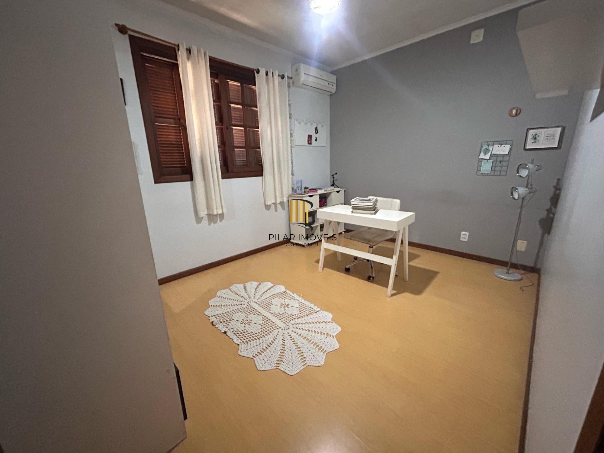 Casa 3 dormitórios no bairro Partenon