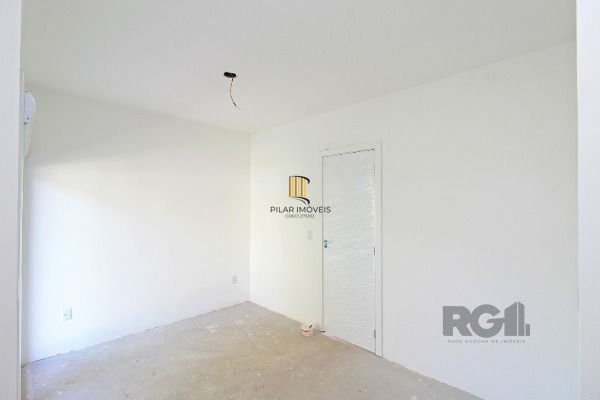 Casa Condominio em Porto Alegre, no bairro Nonoai, com 2 dormitório(s), e 2 banheiros, à venda.
