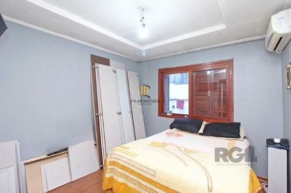 Casa em Porto Alegre, no bairro Hípica, com 2 dormitório(s), e 2 banheiros, à venda.