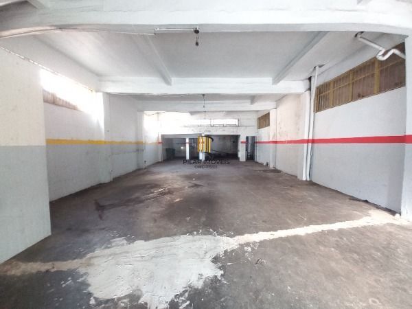 Predio em Porto Alegre, no bairro Glória, e 0 banheiros, à venda.