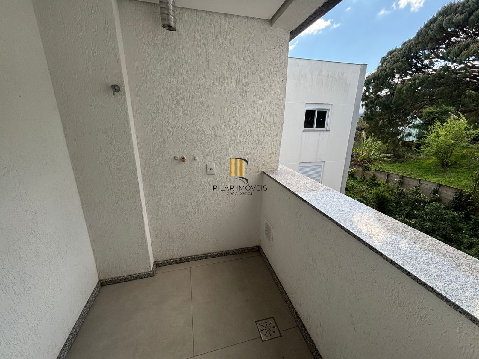 Apartamento com 3 dormitórios sendo 1 suíte á venda Bairro Cristal.