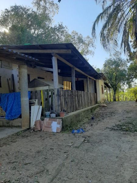 Sítio para Venda - 200m², 3 dormitórios, 4 vagas - Lami