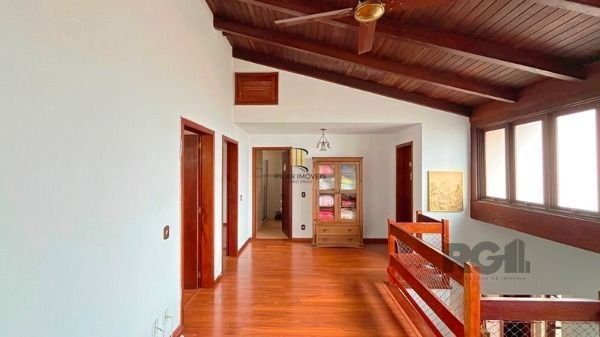 Casa para Venda - 235.64m², 3 dormitórios, sendo 1 suites, 3 vagas - Guarujá