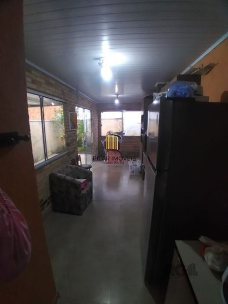 Casa em Porto Alegre, no bairro Hípica, com 2 dormitório(s), e 2 banheiros, à venda.