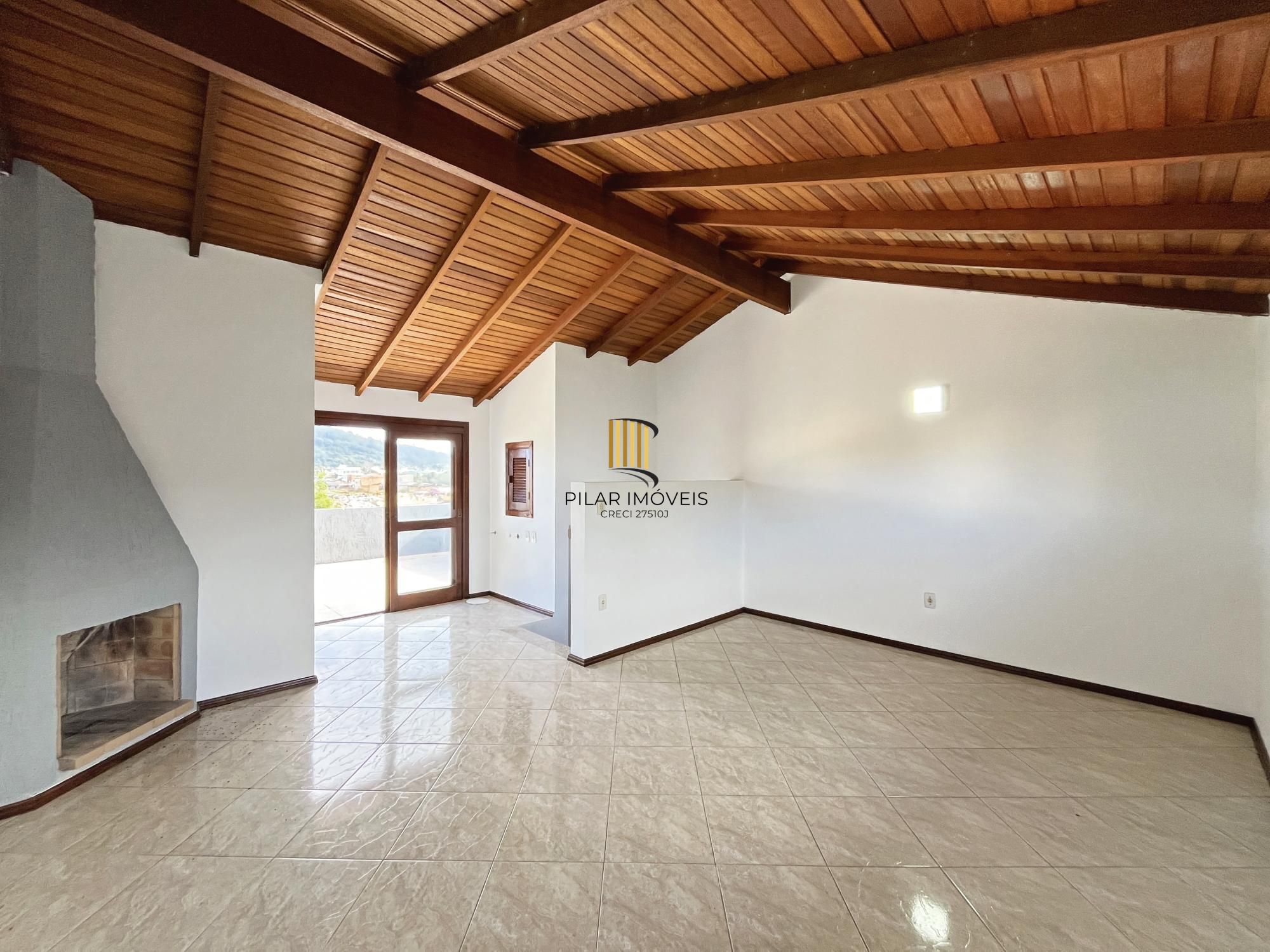 Casa 3 dormitórios no bairro Hípica