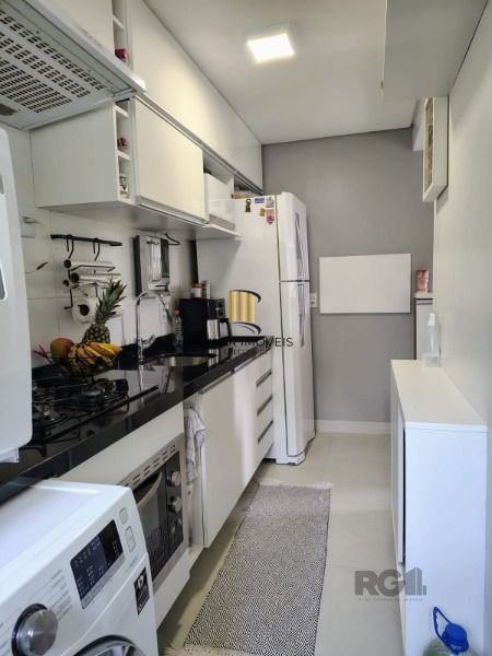 Apartamento em Porto Alegre, no bairro Vila Nova, com 2 dormitório(s), e 2 banheiros, à venda.