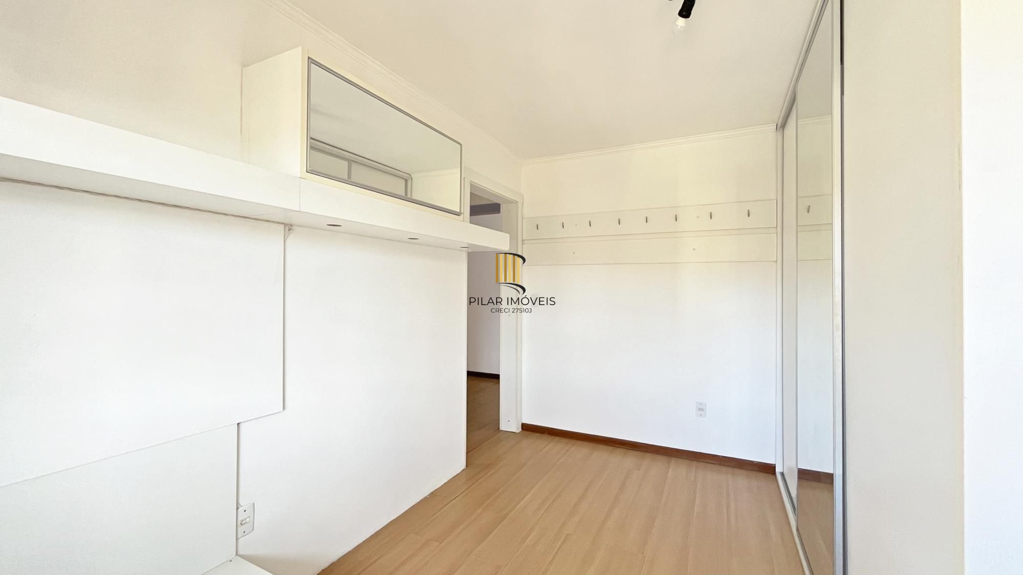 Casa 5 dormitórios no bairro Ipanema