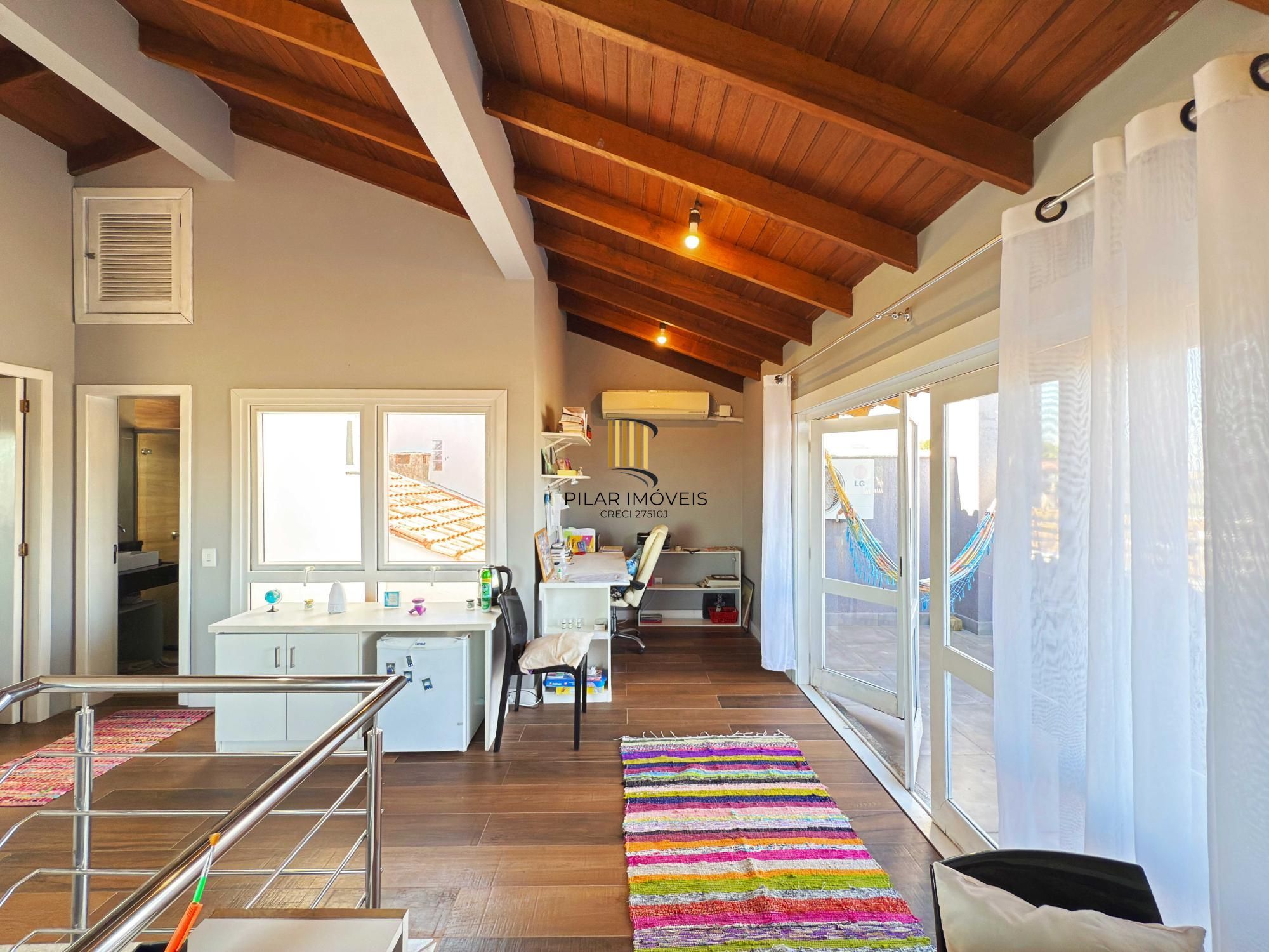 Em busca de uma casa espaçosa e cheia de comodidades no bairro Hípica