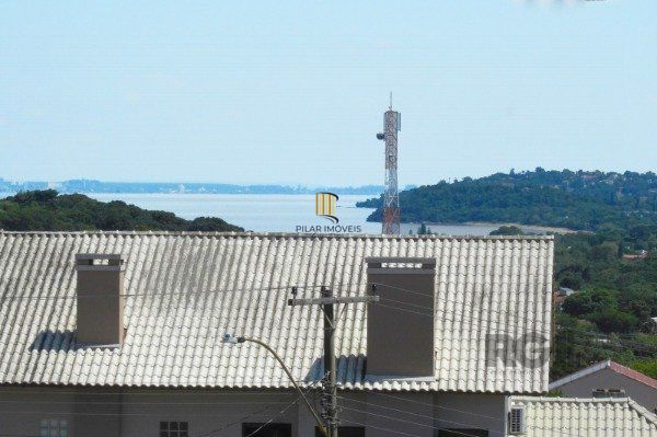 Casa em Porto Alegre, no bairro Espirito Santo, com 3 dormitório(s), e 3 banheiros, à venda.