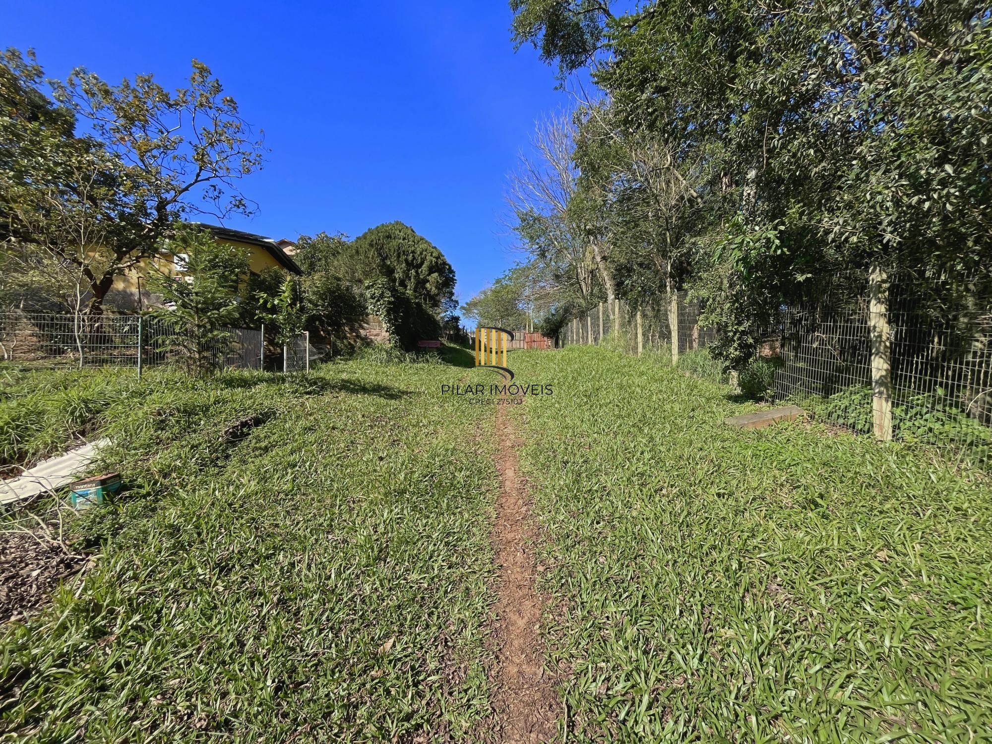 Casa 3 dormitórios no bairro Hípica