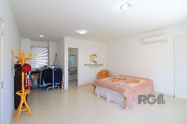 Casa em Porto Alegre, no bairro Hípica, com 3 dormitório(s), e 3 banheiros, à venda.