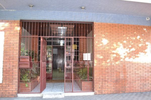 Apartamento em Porto Alegre, no bairro Cidade Baixa, com 2 dormitório(s), e 2 banheiros, à venda.