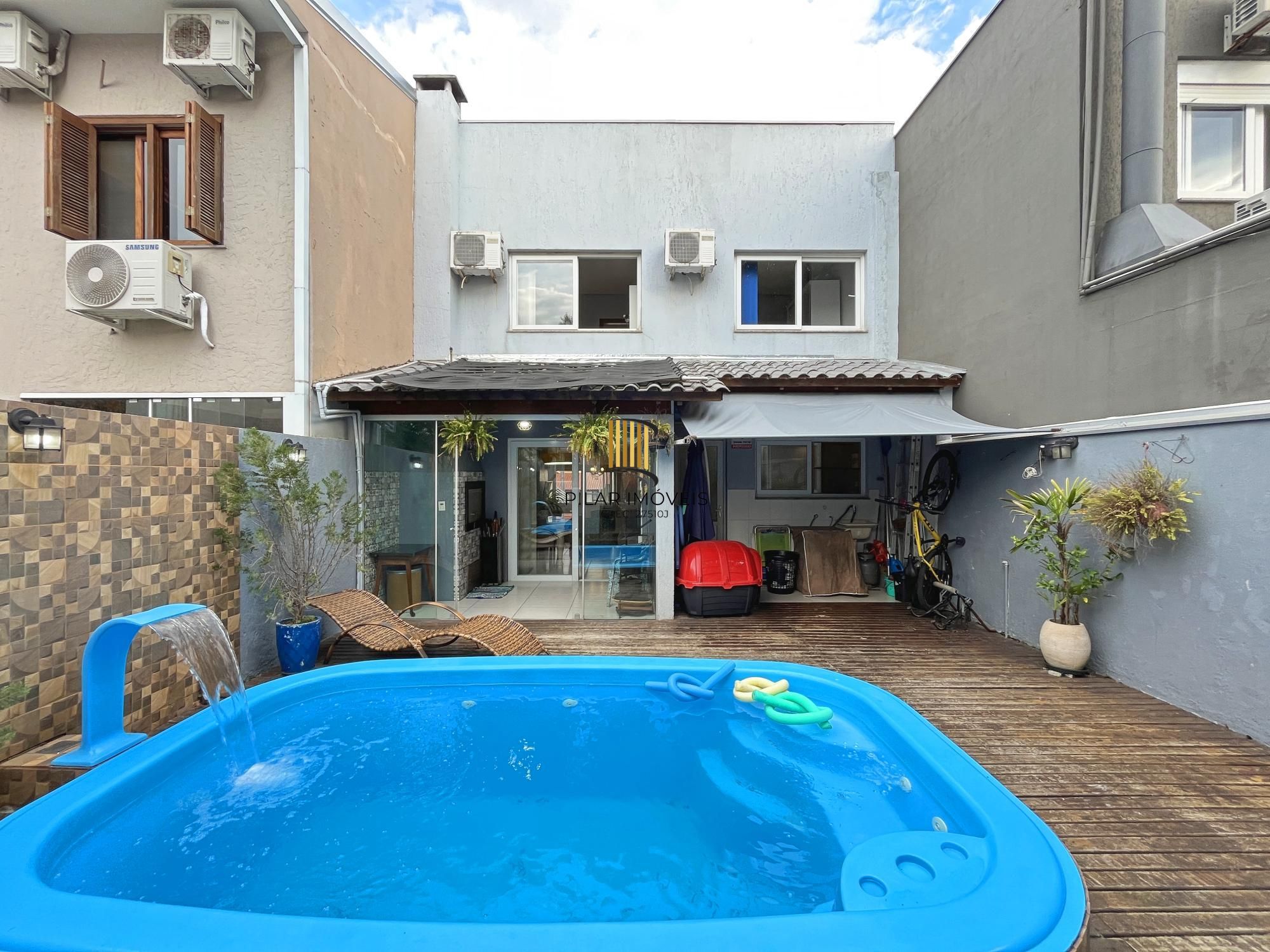 Casa 4 dormitórios no bairro Hípica
