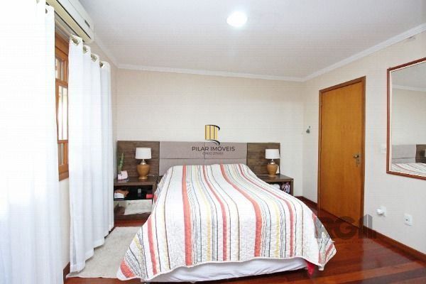 Casa em Porto Alegre, no bairro Belém Novo, com 3 dormitório(s), e 3 banheiros, à venda.