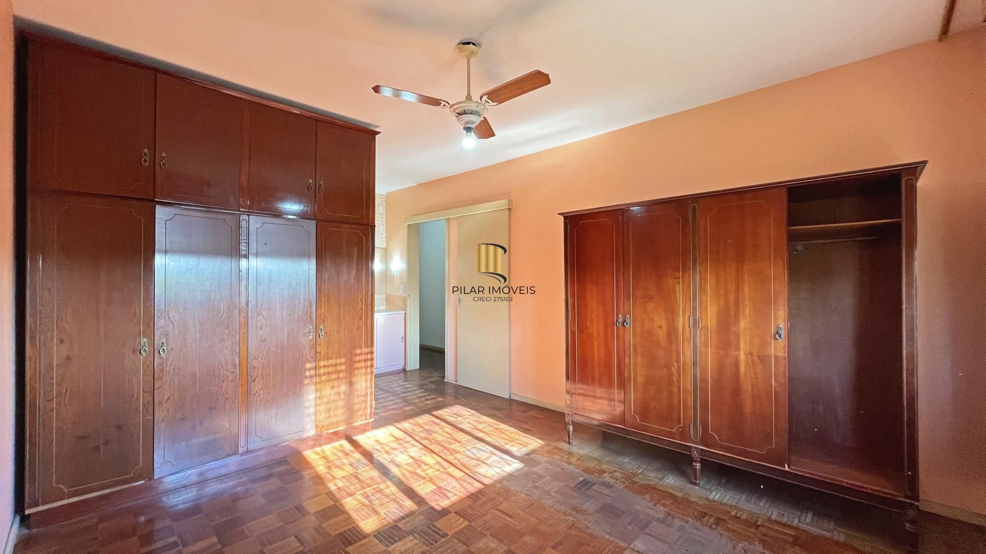 Casa 4 dormitórios no bairro Glória