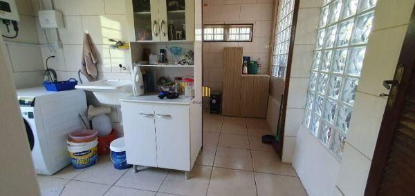Sítio em Porto Alegre, no bairro Restinga, com 2 dormitório(s), e 2 banheiros, à venda.