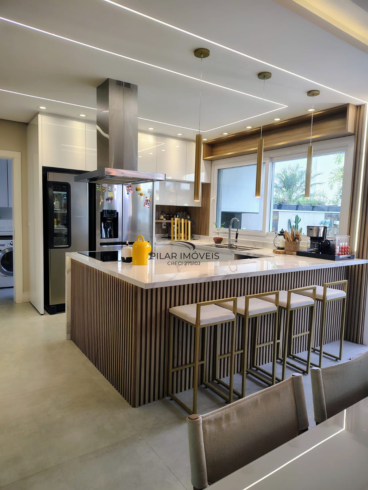 **Espetacular Casa de Condomínio com 3 suítes, Piscina com aquecimento**