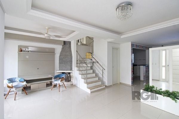 Casa em Porto Alegre, no bairro Hípica, com 3 dormitório(s), e 3 banheiros, à venda.