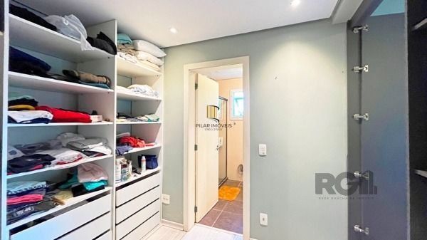 Casa em Porto Alegre, no bairro Hípica, com 3 dormitório(s), e 3 banheiros, à venda.