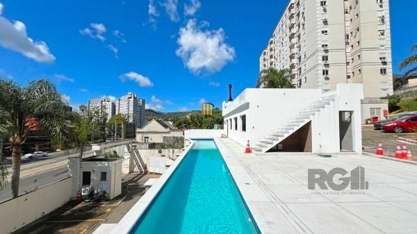Apartamento em Porto Alegre, no bairro Teresópolis, com 2 dormitório(s), e 2 banheiros, à venda.