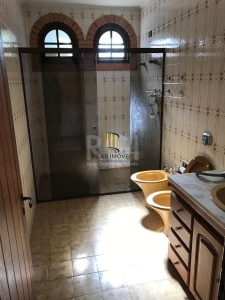 Sítio em Porto Alegre, no bairro Vila Nova, com 3 dormitório(s), à venda.