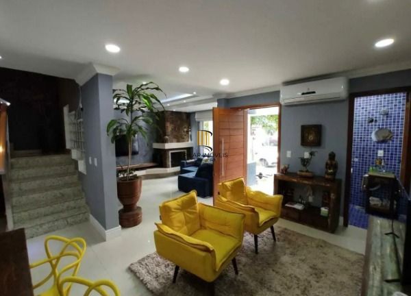 Casa em Porto Alegre, no bairro Hípica, com 3 dormitório(s), à venda.