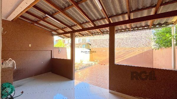 Casa em Porto Alegre, no bairro Hípica, com 3 dormitório(s), e 3 banheiros, à venda.