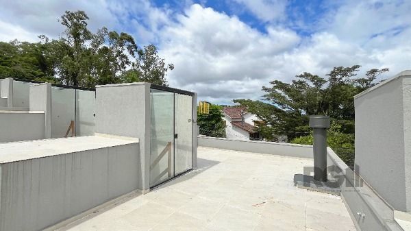 Casa Condominio em Porto Alegre, no bairro Tristeza, com 3 dormitório(s), e 3 banheiros, à venda.