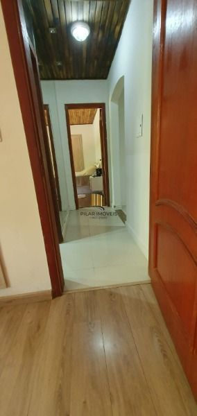 Sítio em Porto Alegre, no bairro Restinga, com 2 dormitório(s), e 2 banheiros, à venda.