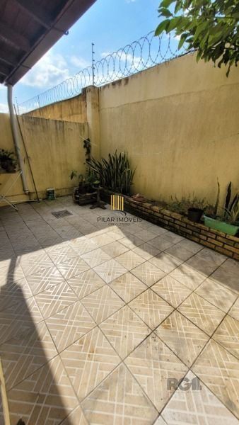 Casa Condominio em Porto Alegre, no bairro Hípica, com 2 dormitório(s), e 2 banheiros, à venda.