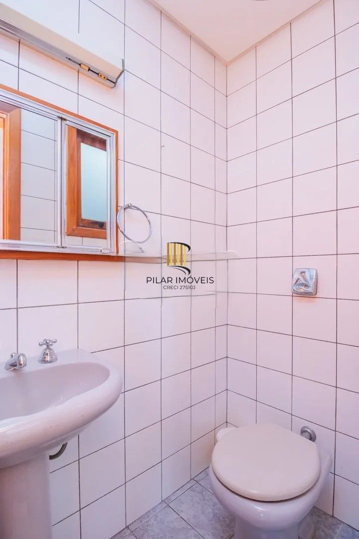 Belíssima cobertura duplex, com 262m2, 3 dormitórios e 2 vagas de garagem.