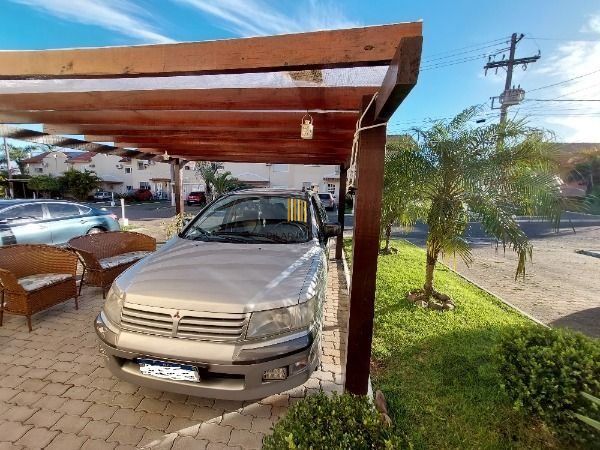 Casa em Porto Alegre, no bairro Hípica, com 3 dormitório(s), e 3 banheiros, à venda.