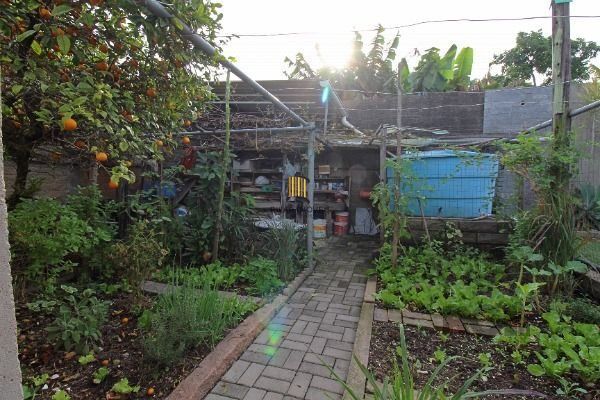Casa em Porto Alegre, no bairro Belém Novo, com 3 dormitório(s), e 3 banheiros, à venda.