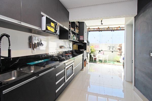 Casa em Porto Alegre, no bairro Hípica, com 2 dormitório(s), à venda.