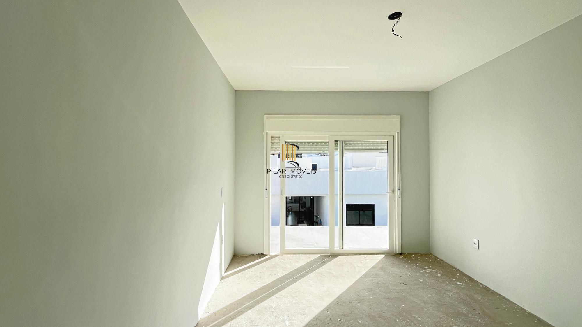 Casa 4 dormitórios( 1 dorm térreo) no Condomínio Villa Amalfi, na zona sul de Porto Alegre.