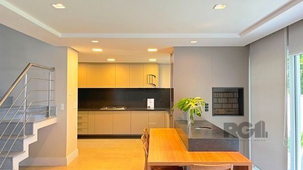 Casa Condominio para Venda - 364m², 3 dormitórios, sendo 3 suites, 2 vagas - Pedra Redonda