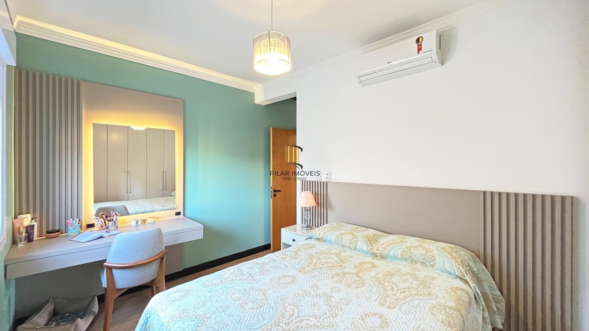 Casa à venda com 174m², 3 dormitórios, 3 suítes, 2 vagas, no bairro Hípica em Porto Alegre