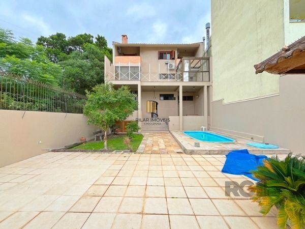 Casa 3 dormitórios no bairro Nonoai