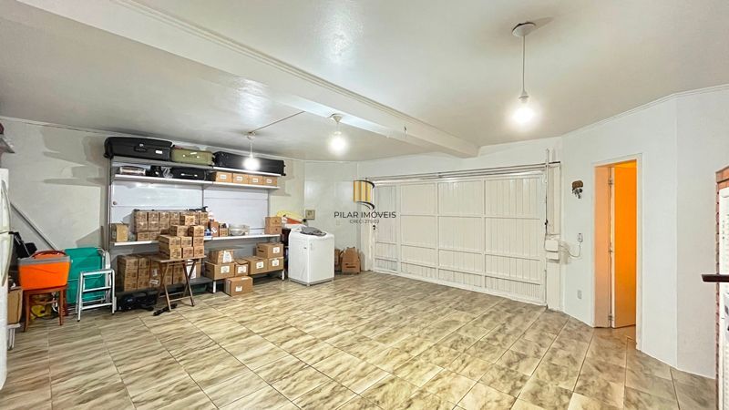 Casa de esquina com 285m², 3 dormitórios, sendo 1 suites, 4 vagas - amplo pátio com piscina,  Residencial Bahamas