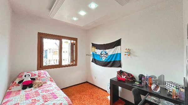 Casa em Porto Alegre, no bairro Hípica, com 3 dormitório(s), e 3 banheiros, à venda.
